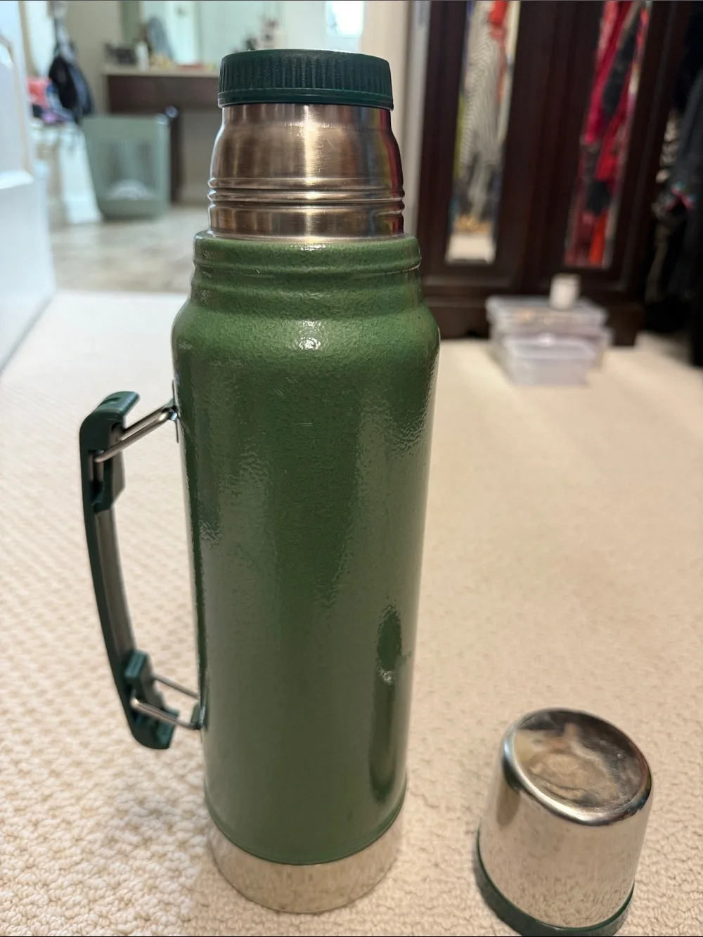 Stanley Dark Green Insulated Vacuum Bottle with Handle - Picture 4 of 8